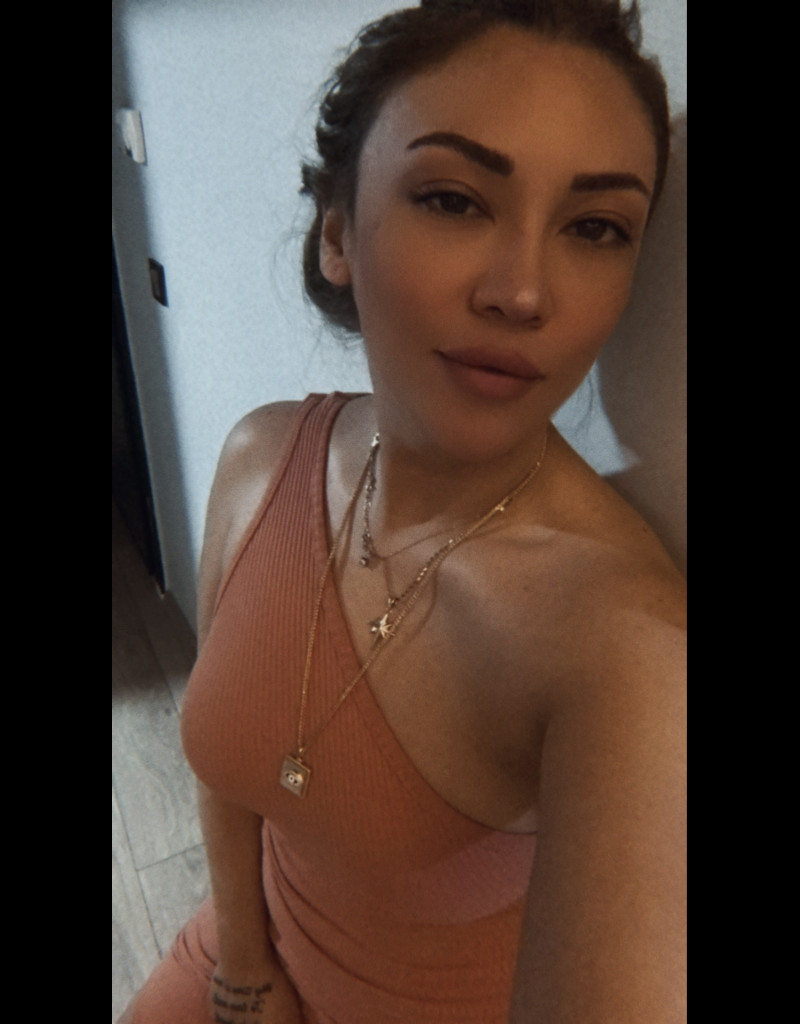 Entelektüel Sohbet ve Unutulmaz Bir Gece için Esenyurt Escort Elif
